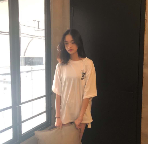 刚下海纯兼职的女神款，大家值得一试，太正点了