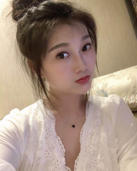 立水桥神似关晓彤的新人