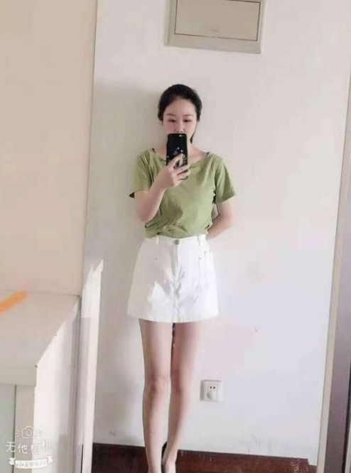 验证小白美女，料挺足