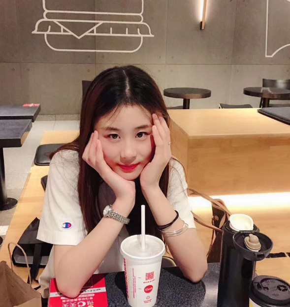 21学生妹，小白兔软又软，下面粉嫩